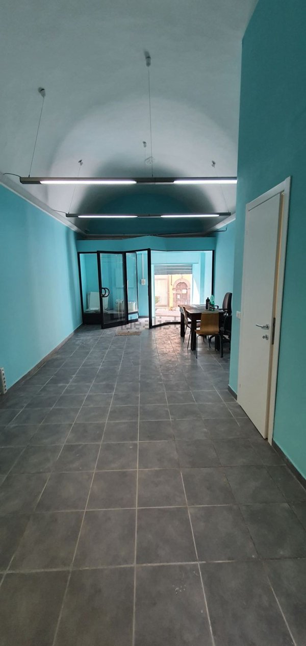 locale commerciale in affitto a Marino