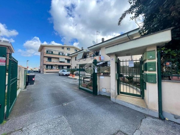 negozio in affitto a Marino in zona Cava dei Selci