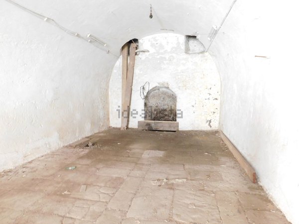 locale di sgombero in affitto a Marino