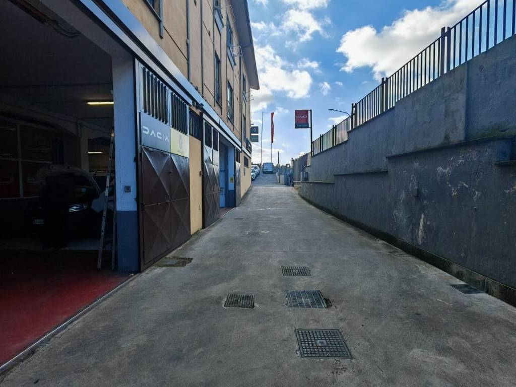 locale commerciale in affitto a Marino