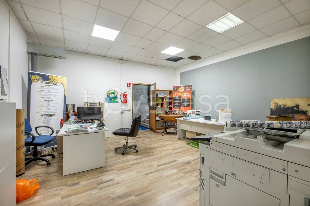 locale commerciale in affitto a Marino in zona Poggio delle Mole