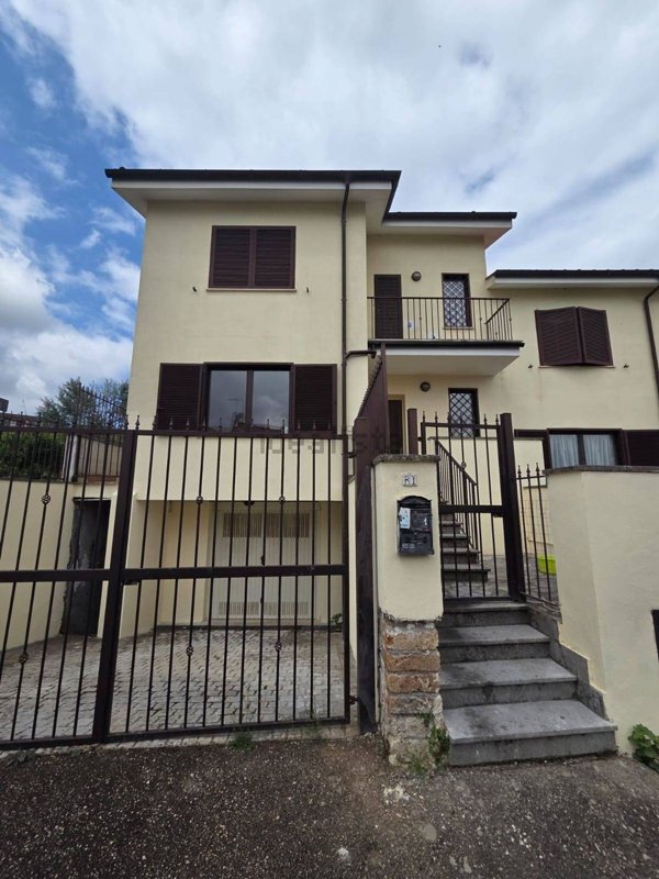 casa indipendente in affitto a Mazzano Romano
