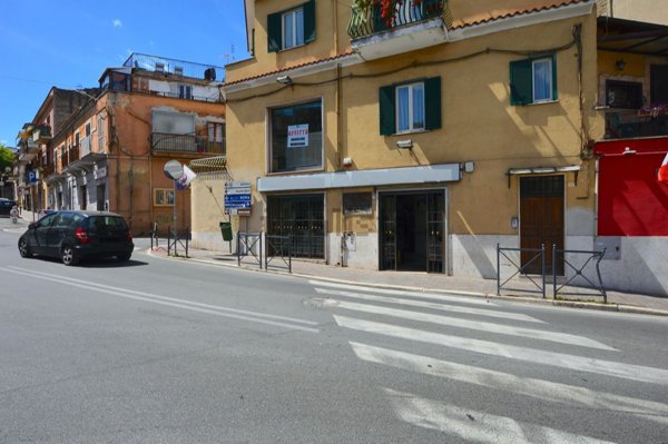 locale commerciale in affitto a Mentana