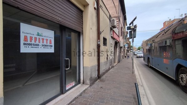 locale commerciale in affitto a Mentana