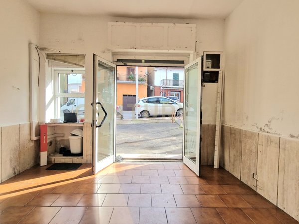 locale commerciale in affitto a Mentana
