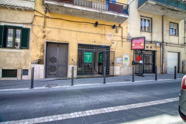 negozio in affitto a Mentana