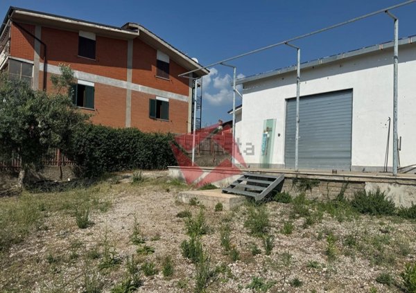 locale commerciale in affitto a Monte Compatri