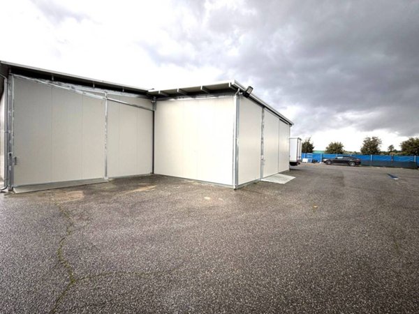 locale commerciale in affitto a Monte Compatri in zona Laghetto