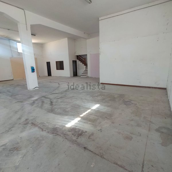 locale commerciale in affitto a Monte Compatri in zona Laghetto