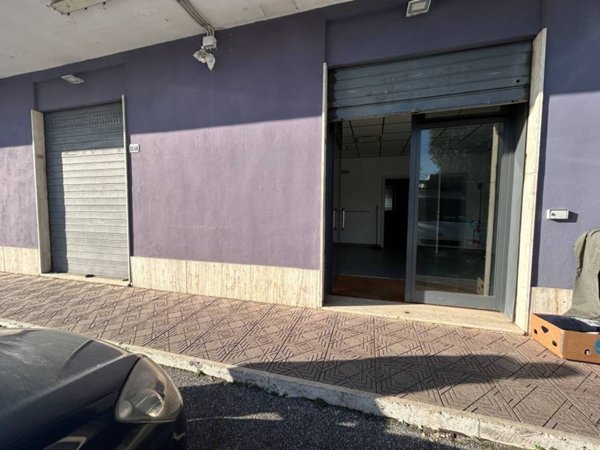 negozio in affitto a Monte Compatri in zona Laghetto