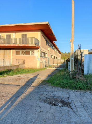 negozio in affitto a Monte Compatri in zona Pantano