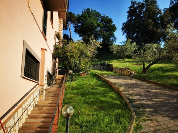 villa in affitto a Montelibretti