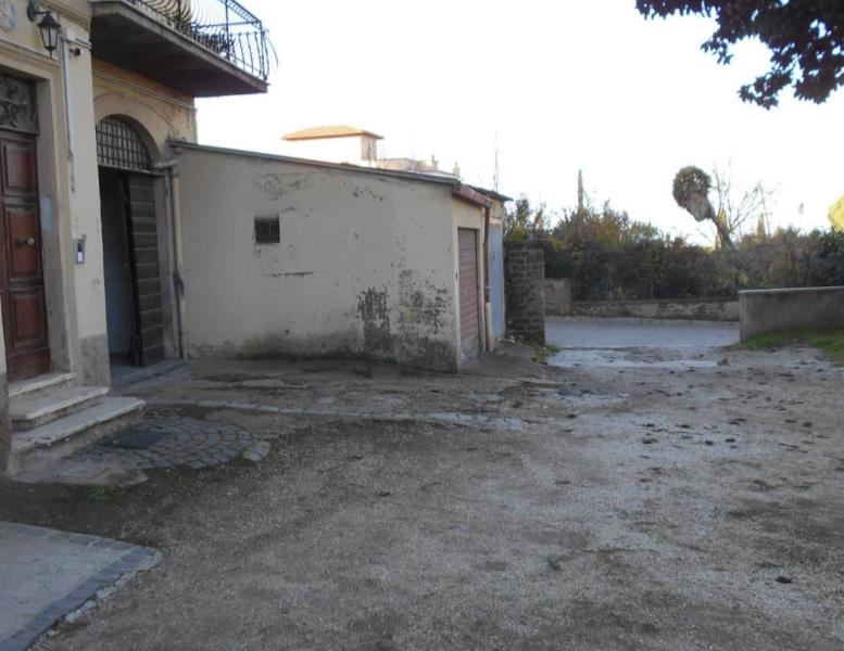 locale commerciale in affitto a Monte Porzio Catone