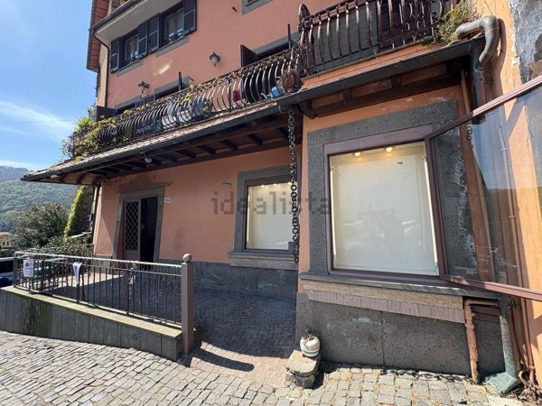 locale commerciale in affitto a Monte Porzio Catone in zona Pilozzo