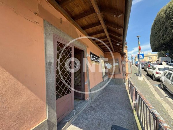 negozio in affitto a Monte Porzio Catone in zona Pilozzo