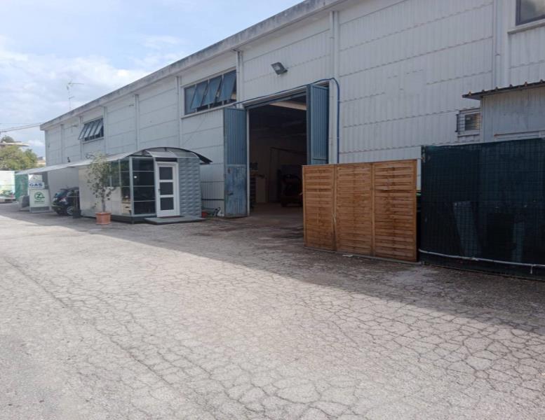 locale commerciale in affitto a Monterotondo in zona Stazione