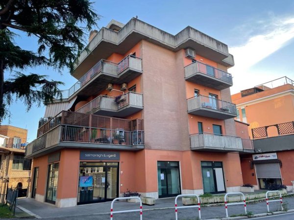 locale commerciale in affitto a Monterotondo