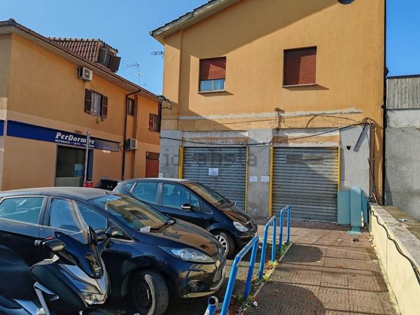 negozio in affitto a Monterotondo in zona Stazione