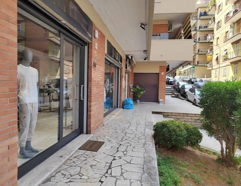 locale commerciale in affitto a Monterotondo