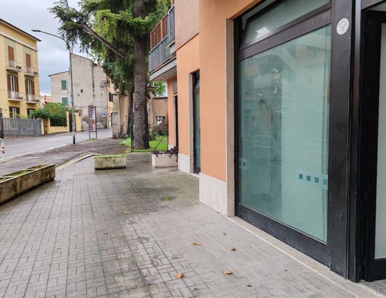 locale commerciale in affitto a Monterotondo