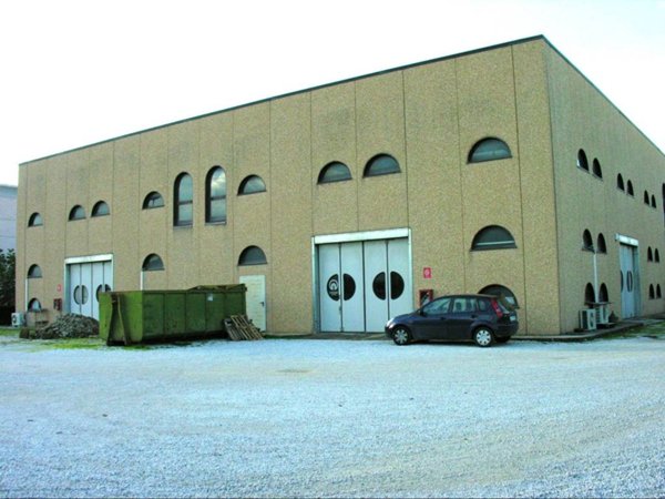 locale commerciale in affitto a Monterotondo in zona Stazione