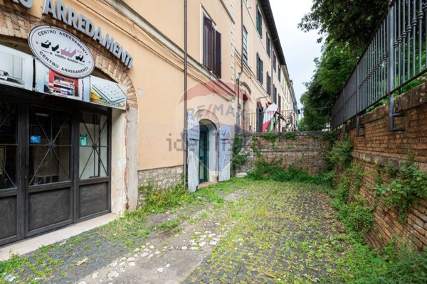 locale commerciale in affitto a Monterotondo