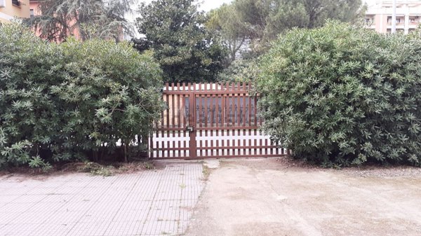 locale commerciale in affitto a Monterotondo