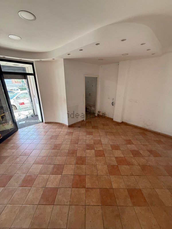 locale commerciale in affitto a Monterotondo