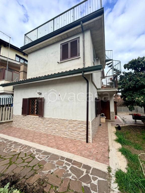 casa indipendente in affitto a Monterotondo