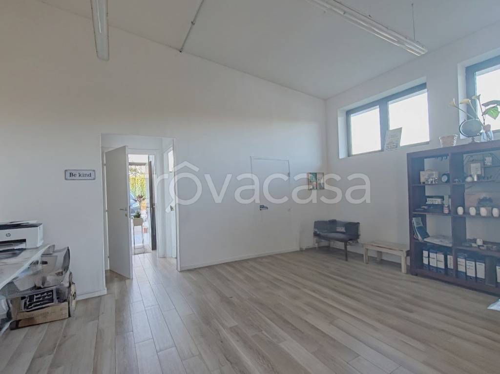 locale commerciale in affitto a Monterotondo