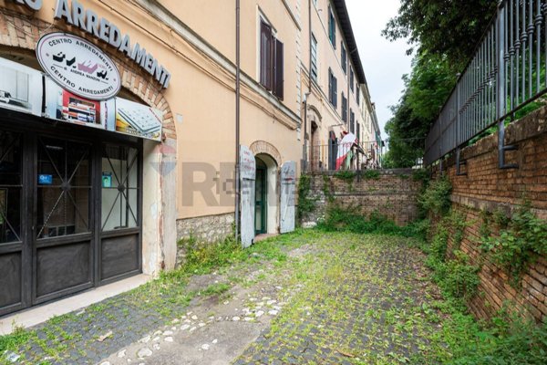 locale commerciale in affitto a Monterotondo