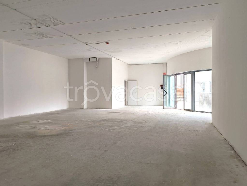 negozio in affitto a Monterotondo in zona Stazione