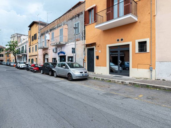 locale commerciale in affitto a Monterotondo