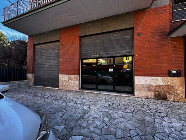 locale commerciale in affitto a Monterotondo in zona Stazione