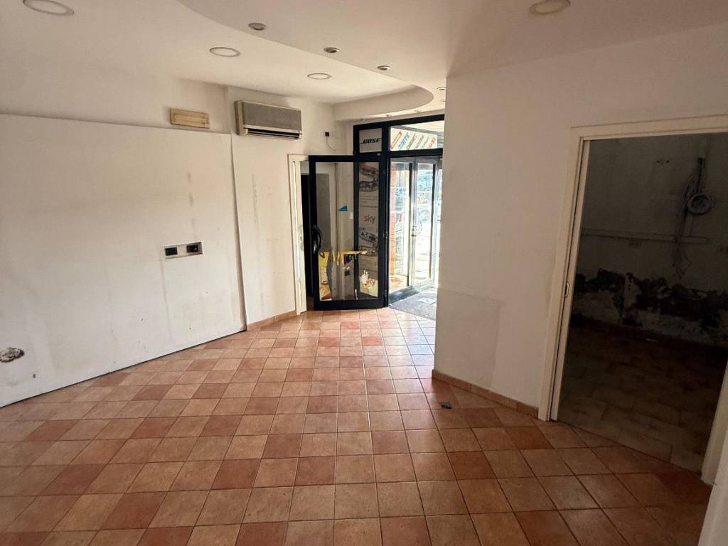 negozio in affitto a Monterotondo in zona Stazione