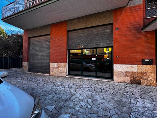 negozio in affitto a Monterotondo in zona Stazione