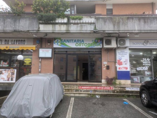 negozio in affitto a Monterotondo in zona Stazione