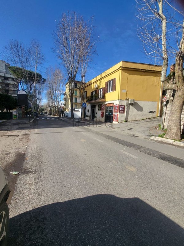 locale commerciale in affitto a Monterotondo in zona Stazione