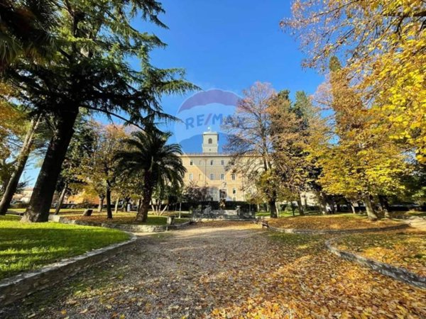 locale commerciale in affitto a Monterotondo