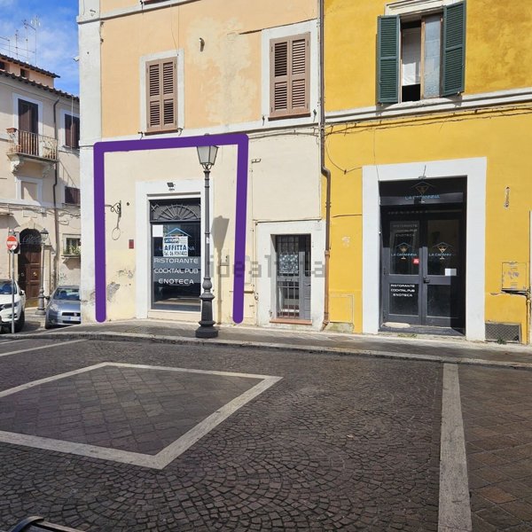 locale commerciale in affitto a Monterotondo