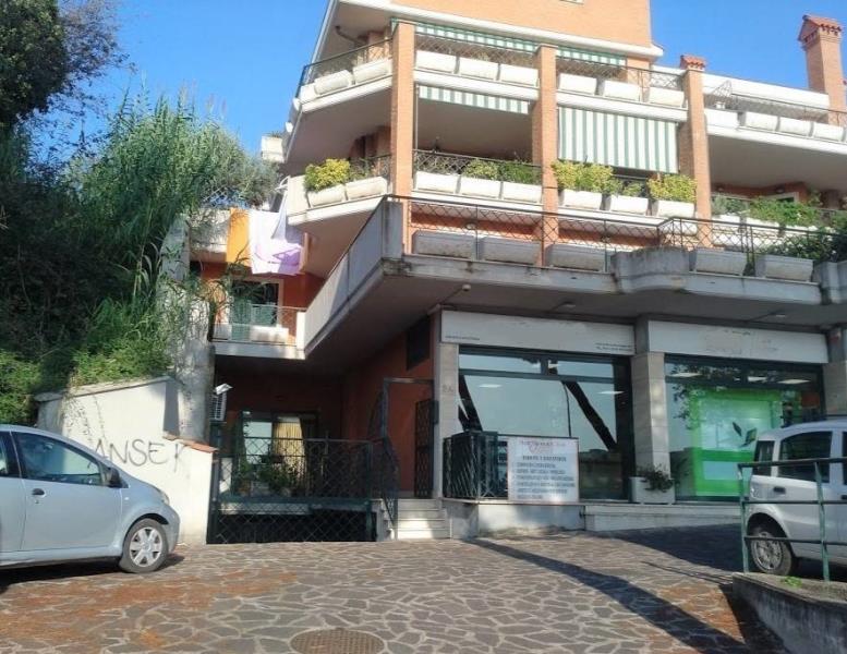 locale commerciale in affitto a Monterotondo