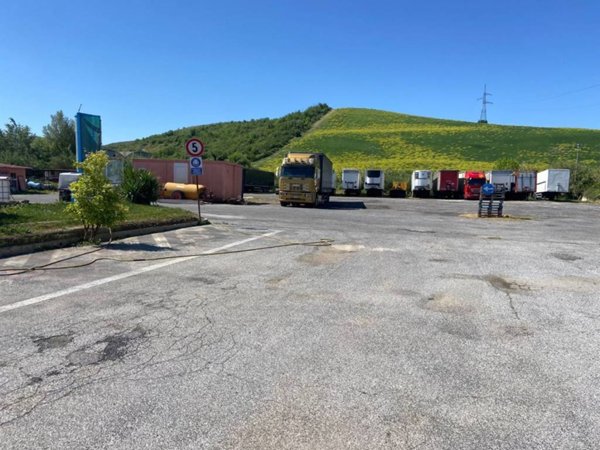 locale commerciale in affitto a Monterotondo