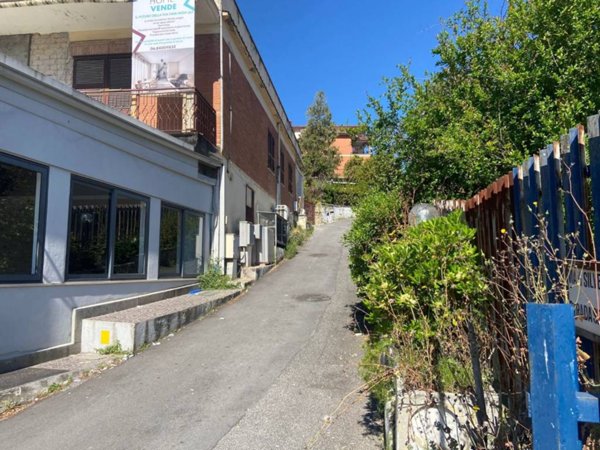 negozio in affitto a Monterotondo