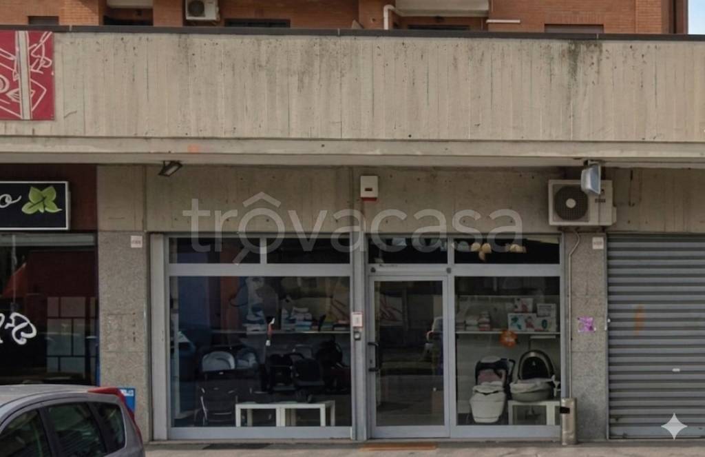 negozio in affitto a Monterotondo in zona Stazione