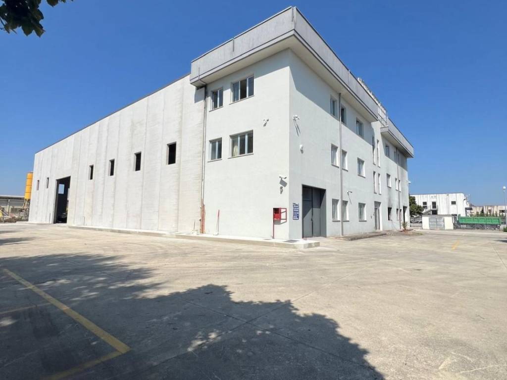 locale commerciale in affitto a Monterotondo