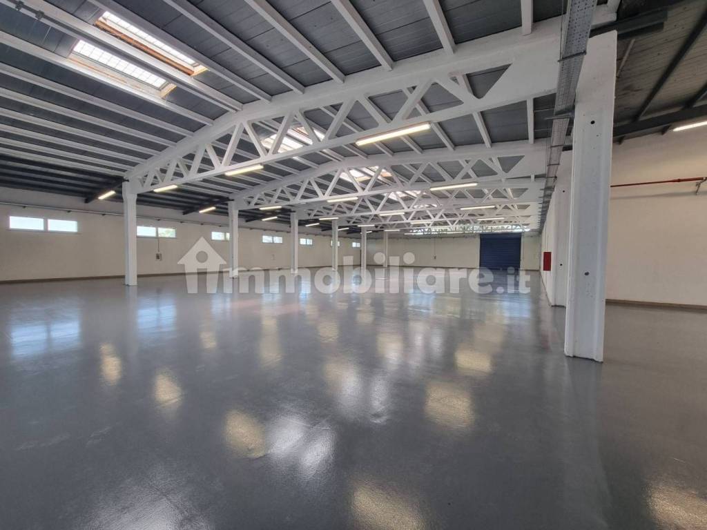 locale commerciale in affitto a Morlupo