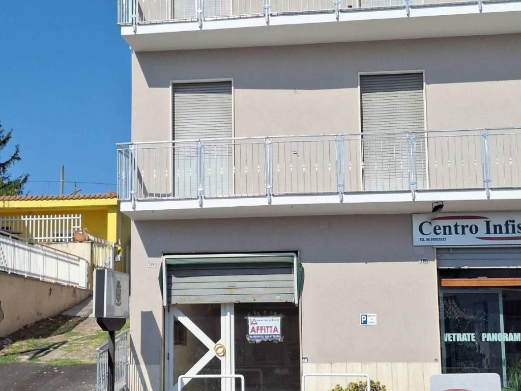 negozio in affitto a Morlupo