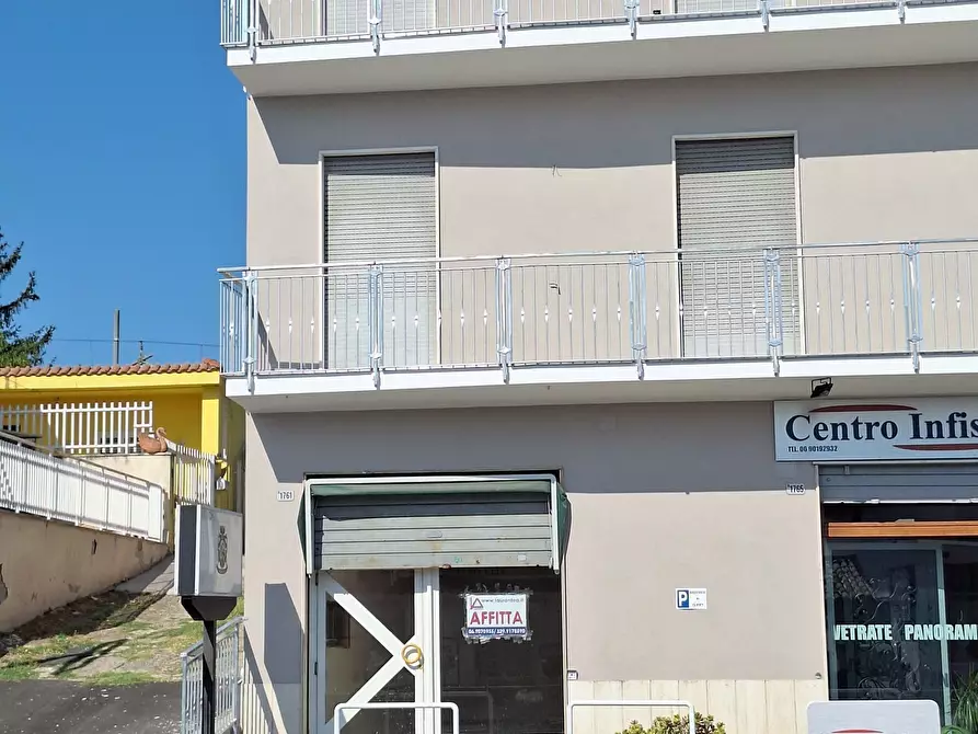 locale commerciale in affitto a Morlupo