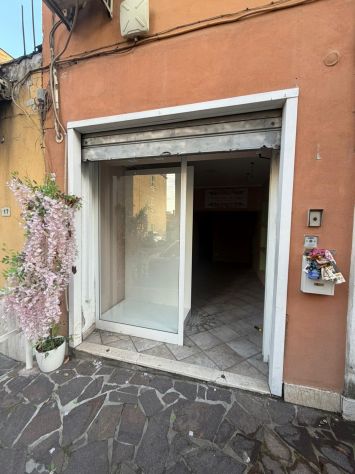 negozio in affitto a Morlupo