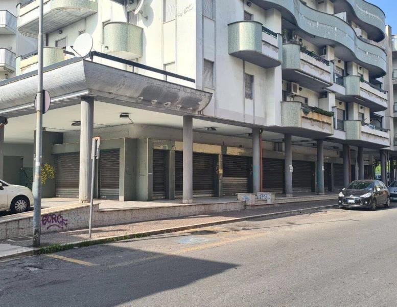 locale commerciale in affitto a Nettuno